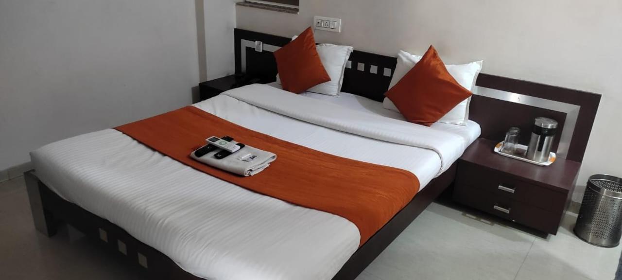 Hotel Raviraj Palace 拉杰果德 外观 照片
